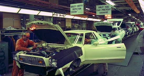 Chaines de montage de voitures anciennes. Article_lg_1975-Ford-Dearborn-Assembly-Mustang_549x290