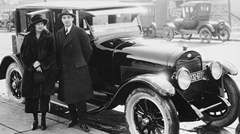 Edsel and Eleanor Ford with a Lincoln car.