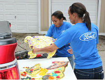 Ford Volunteers Go Green to Go Further