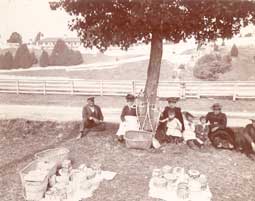 Image of: Indian Basket Market, Ojibwa Tribe, Mackinac Island, Michigan