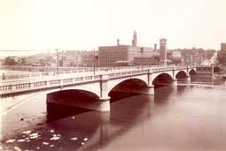 Image of: West Bridge Street and Grand Trunk Railroad Station, Grand Rapids, Michigan