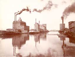 Image of: Flour Mills Along the Waterfront, Duluth, Minnesota